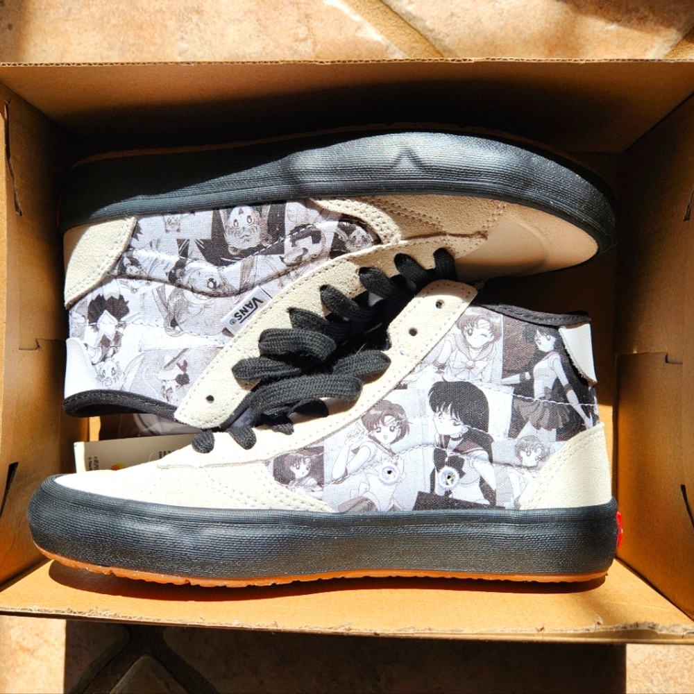 Sailor Moon Vans, Lizzie Black and White